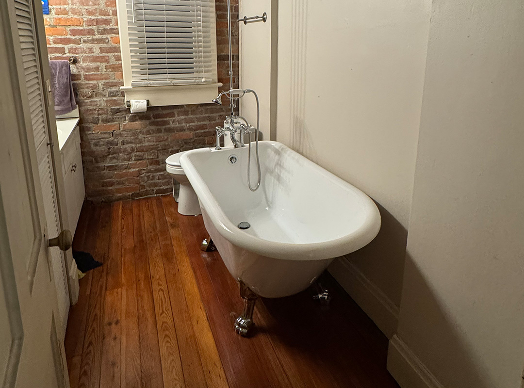 New bathtub installed by Fix-It Right